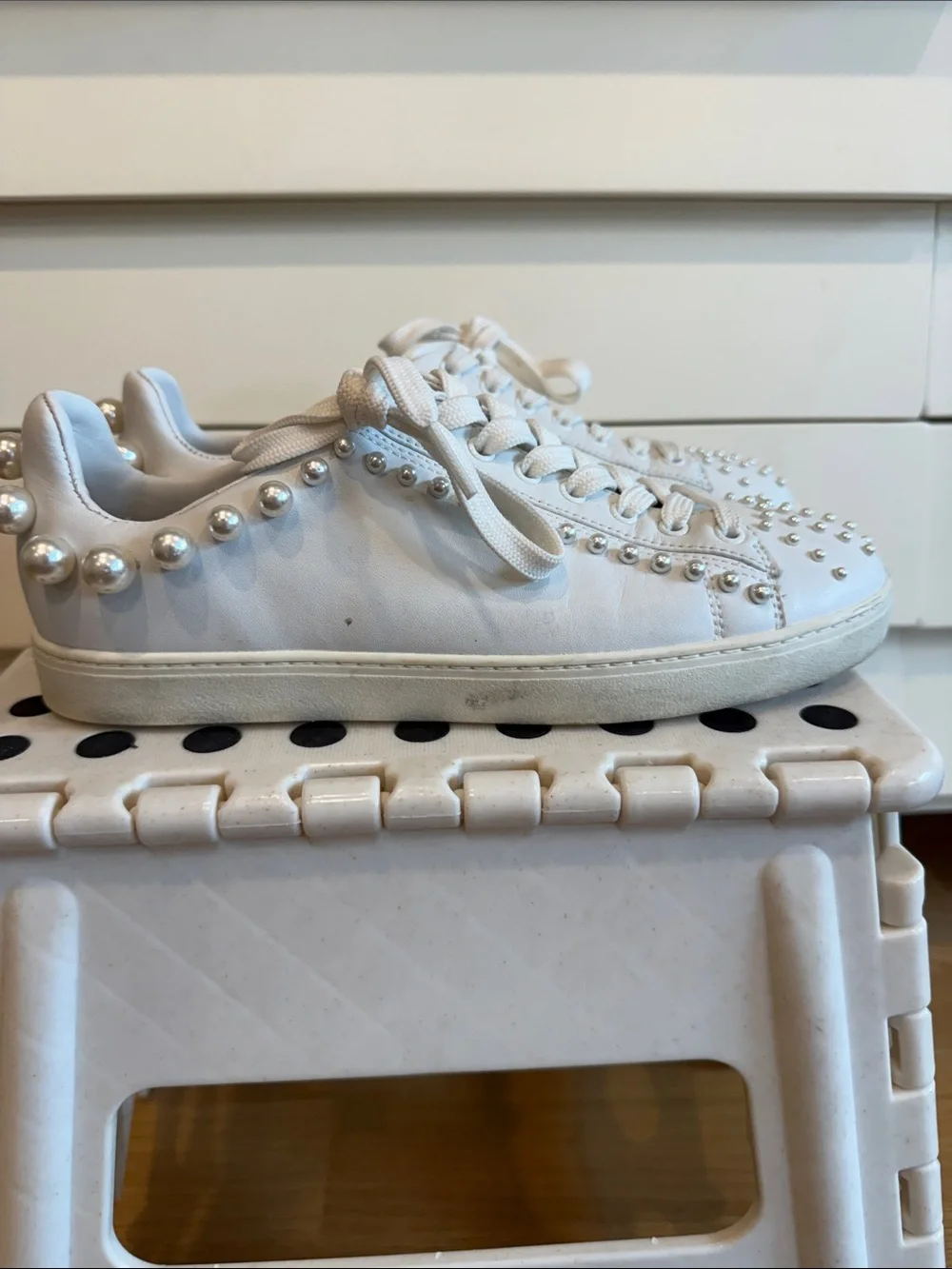 Stuart Weitzman Goldie Pearly Leather Low-Top Sneakers - Picture 3 of 13